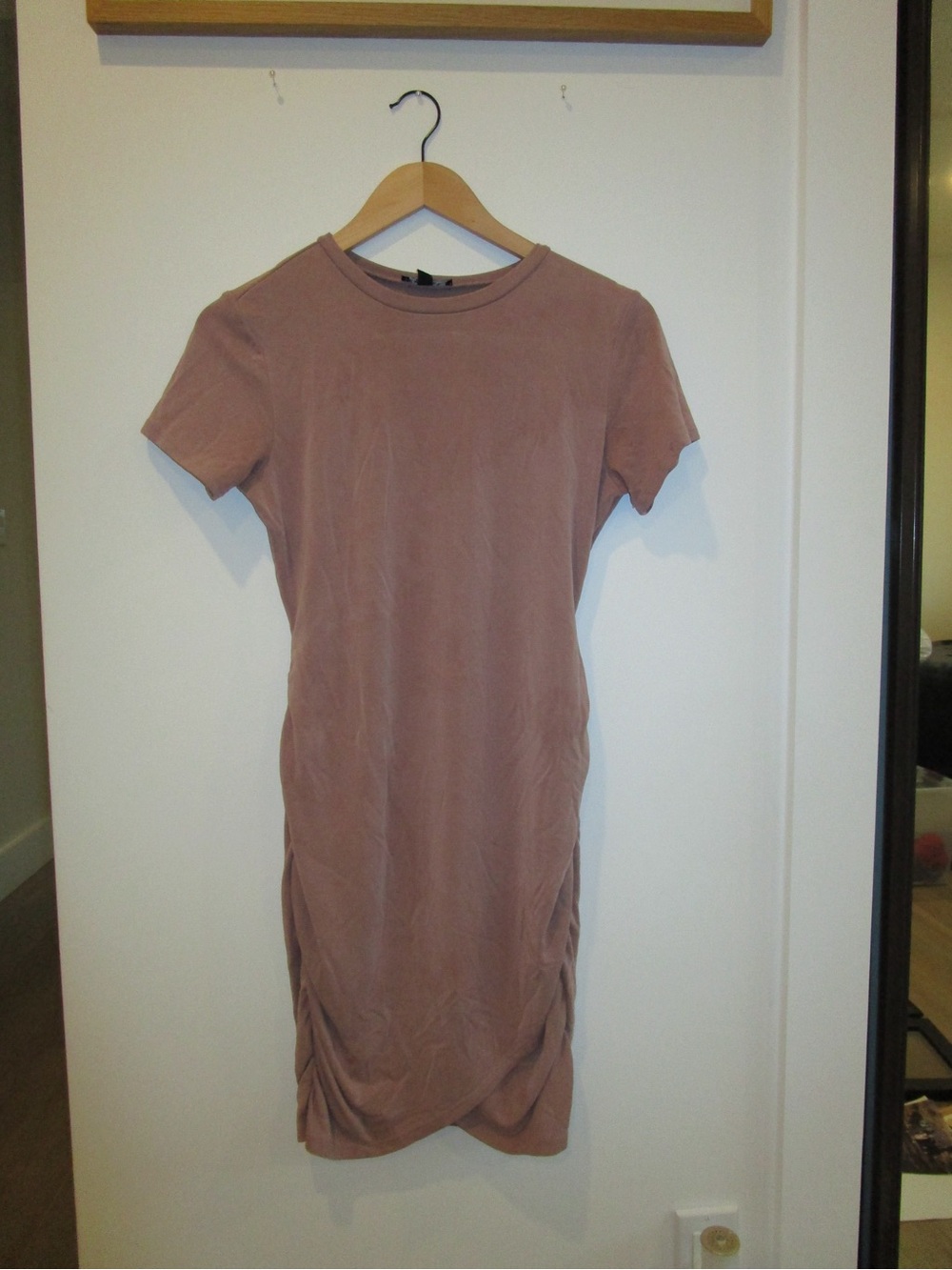 Express Short Sleeve Ruched Midi Dress in Mauve Pink